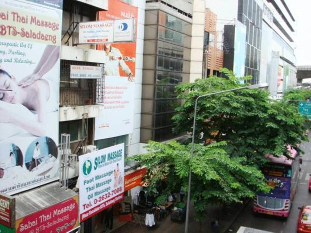 Hotel Regent Silom Bangkok Exterior foto